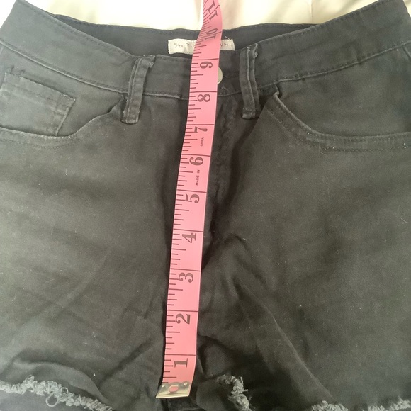 Tinseltown womens Mid rise solid black Cut Off shorts size 0 stretch Raw Hem - Picture 6 of 9